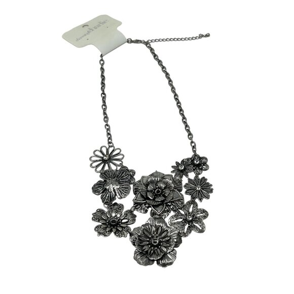 Vintage Charming Charlie Silver Tone Floral Necklace with Silver Tone Chain‎ - Picture 4 of 6